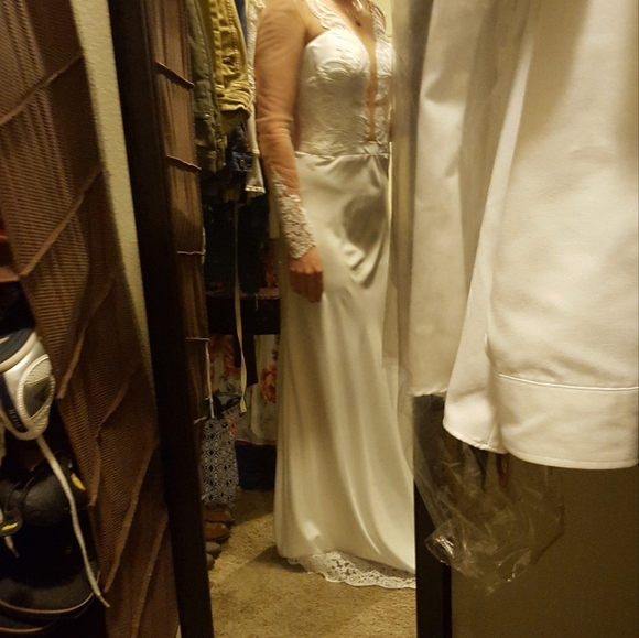 Gorgeous Wedding Gown, NEW, never worn, stored in garment bag! - Picture 16 of 16